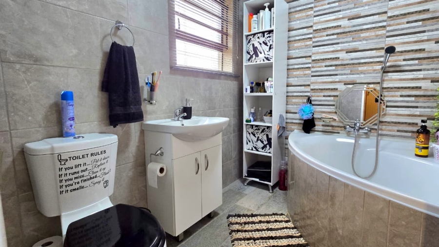 3 Bedroom Property for Sale in Waterval East North West